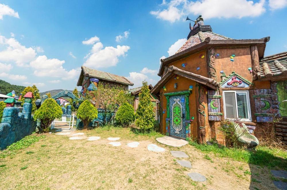 Lala Land Pet Friendly Pension Gyeongju Dış mekan fotoğraf